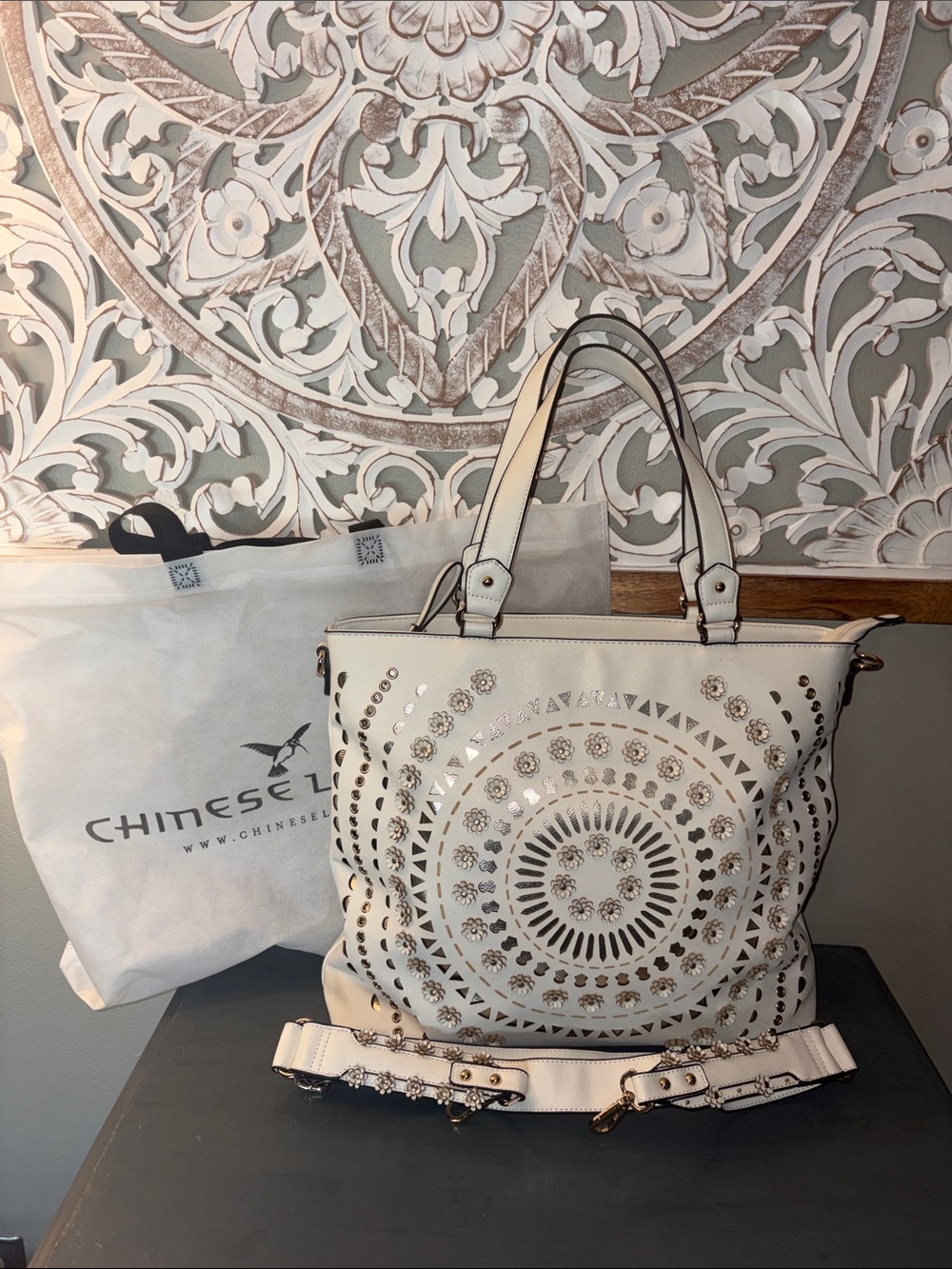 Chinese Laundry White Perforated Laser Cut Metallic Flower Sunburst ToteBag NWOT